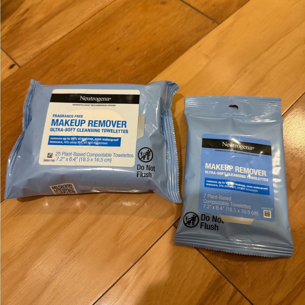 Neutrogena Makeup Remover Wipes (25 Ct and a Travel size 7ct)